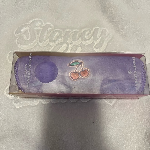 Stoney clover items from the target line - Picture 2 of 6